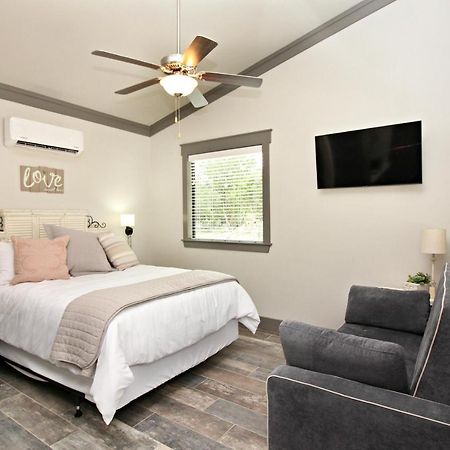 Green Acres Cottages - Wimberley Suite ภายนอก รูปภาพ