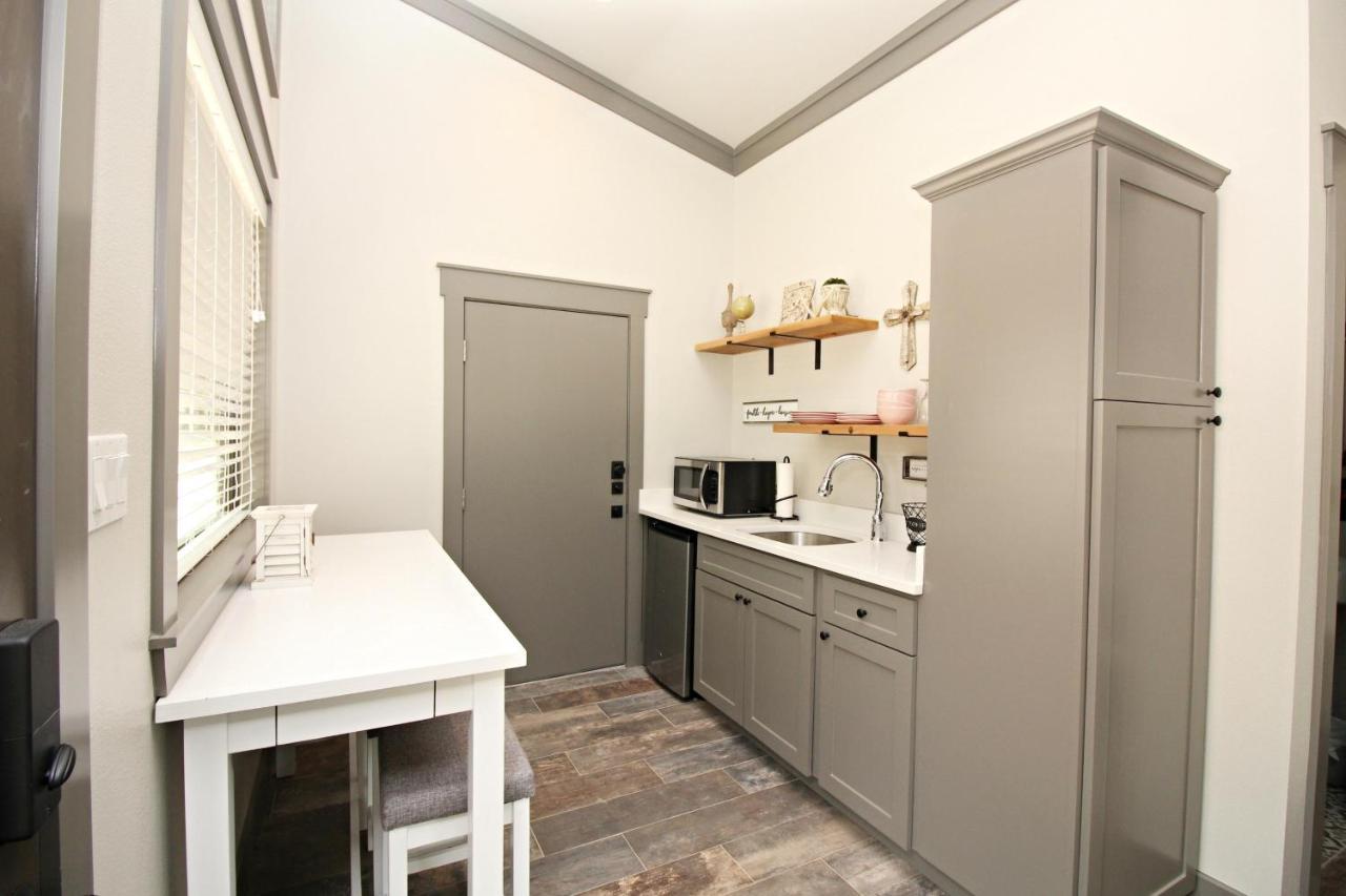 Green Acres Cottages - Wimberley Suite ภายนอก รูปภาพ